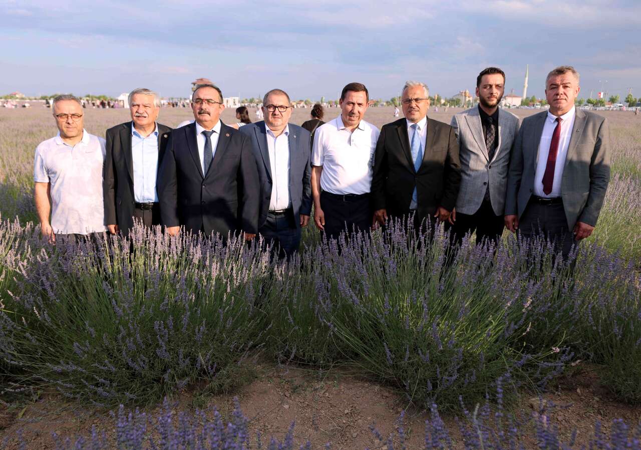 Konya’da lavanta festivali başladı! Binlerce kişi mor tarlalara akın etti 2
